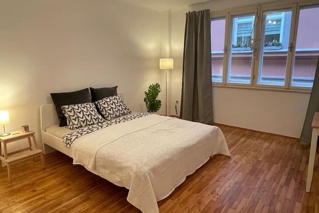Mariahilfer Street Apartment Вена Экстерьер фото
